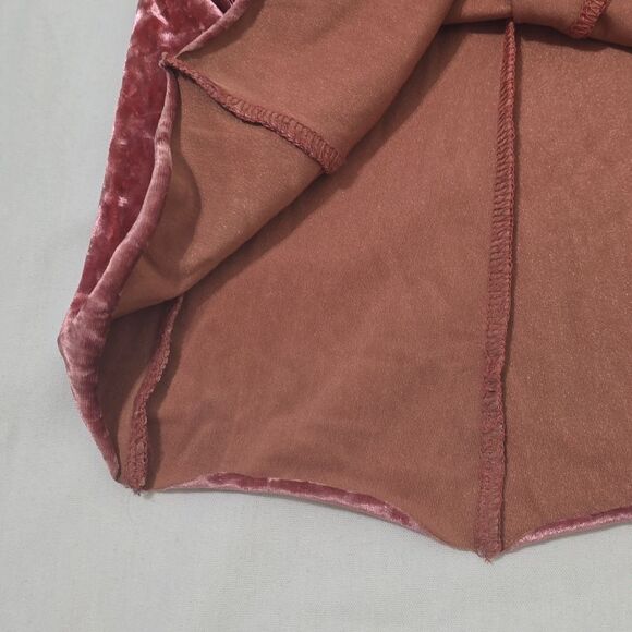 - HAH, CRUSHED VELVET ULTRA HIGH WAIST/FLAIR LEG PANTS SIZE SMALL. - Picture 9 of 11